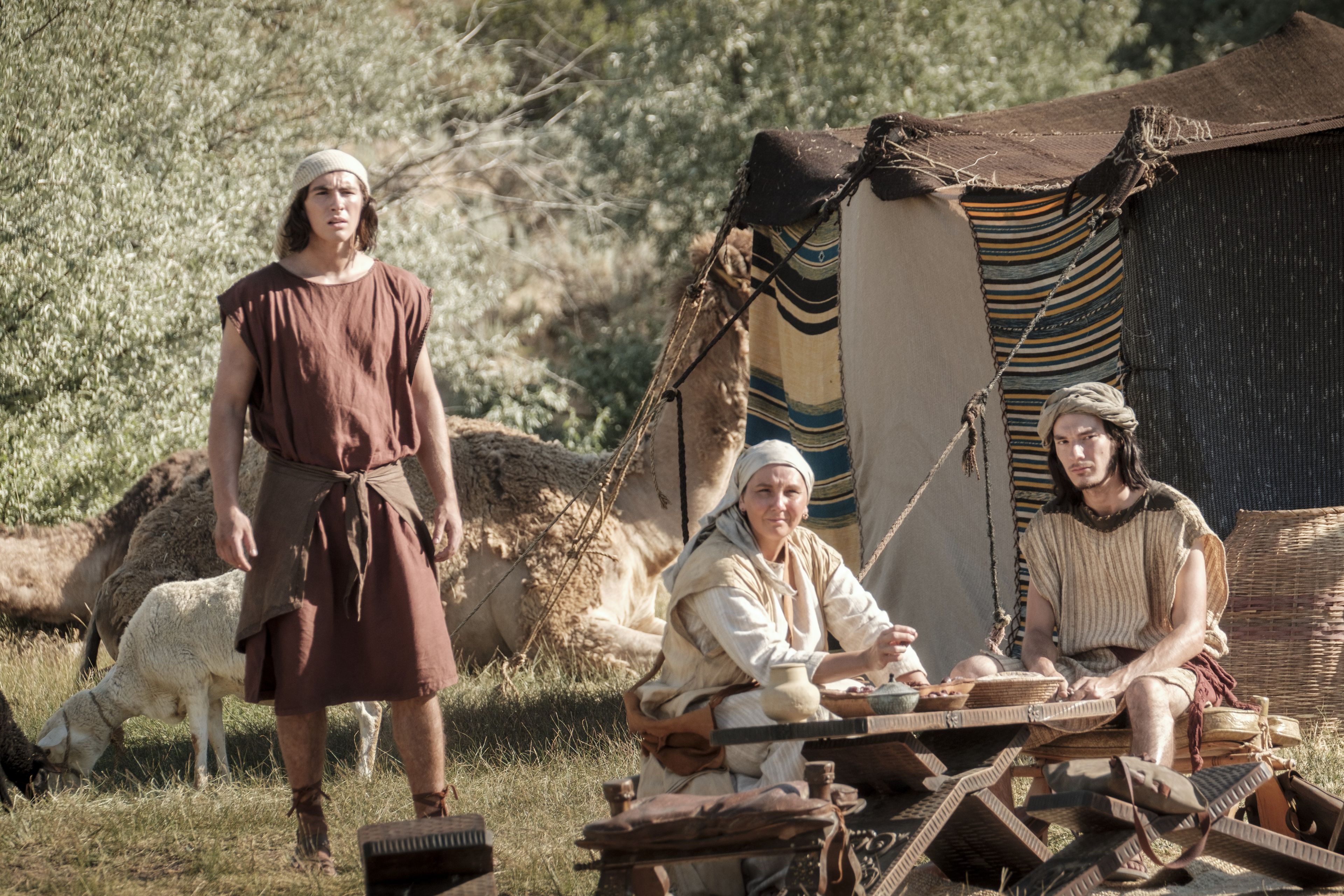 Sariah, Sam, and Nephi talking in Lehi's camp in the wilderness.
