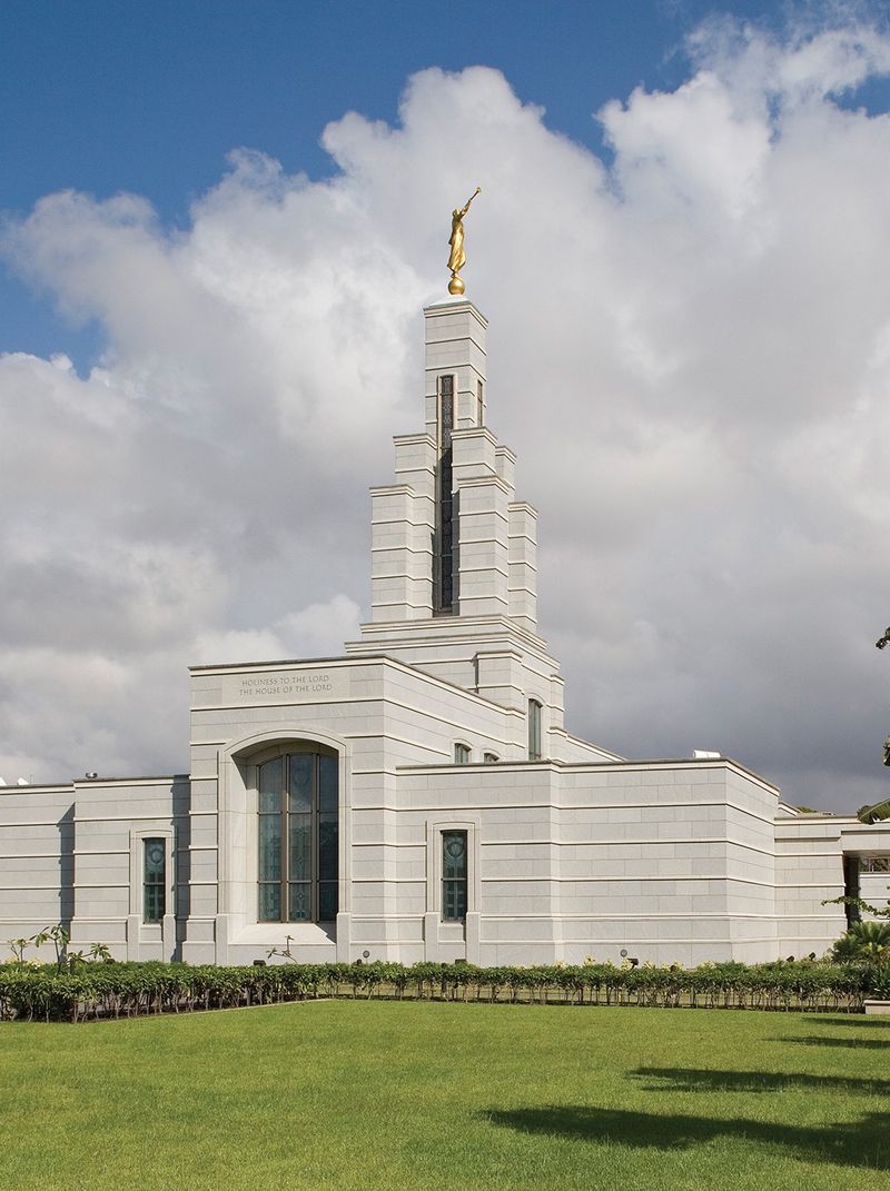 The exterior and grounds of the Accra Ghana Temple.