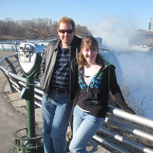 cha và con gái tại Thác Nước Niagara