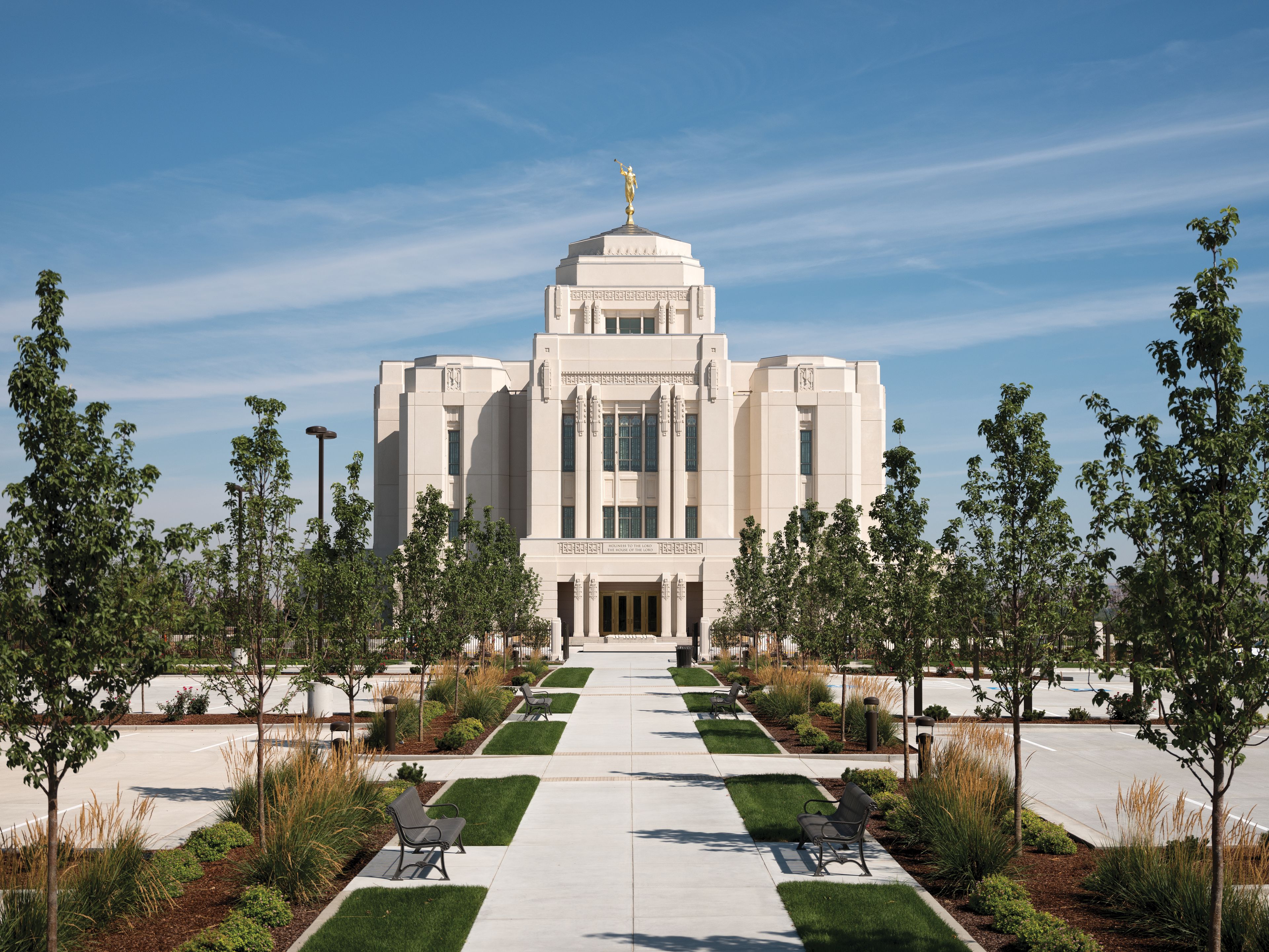 A front view of the Meridian Idaho Temple in the late afternoon.