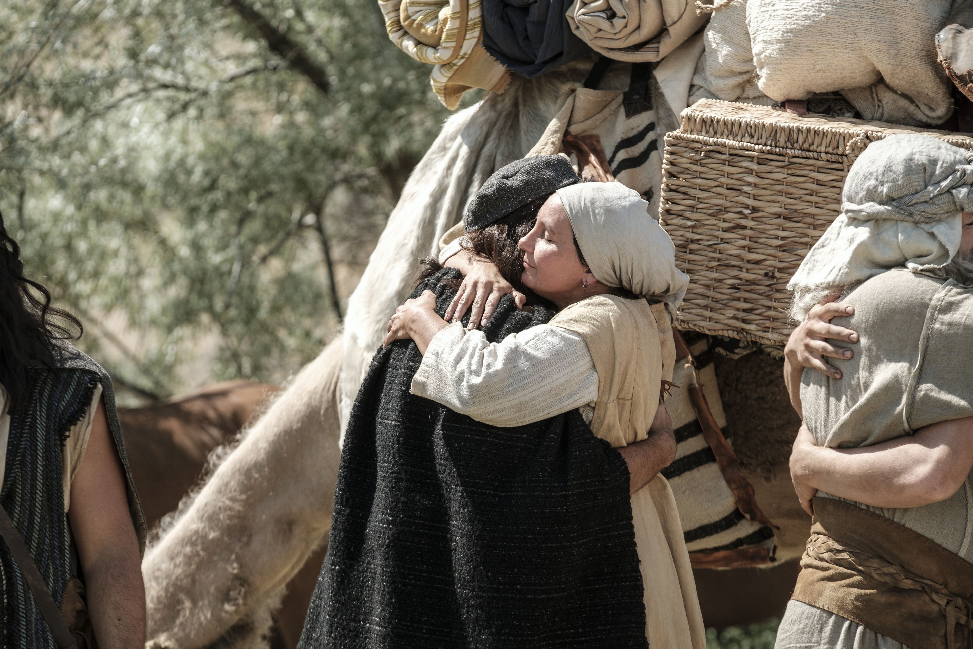 Sariah hugs Lemuel upon his return from Jerusalem.