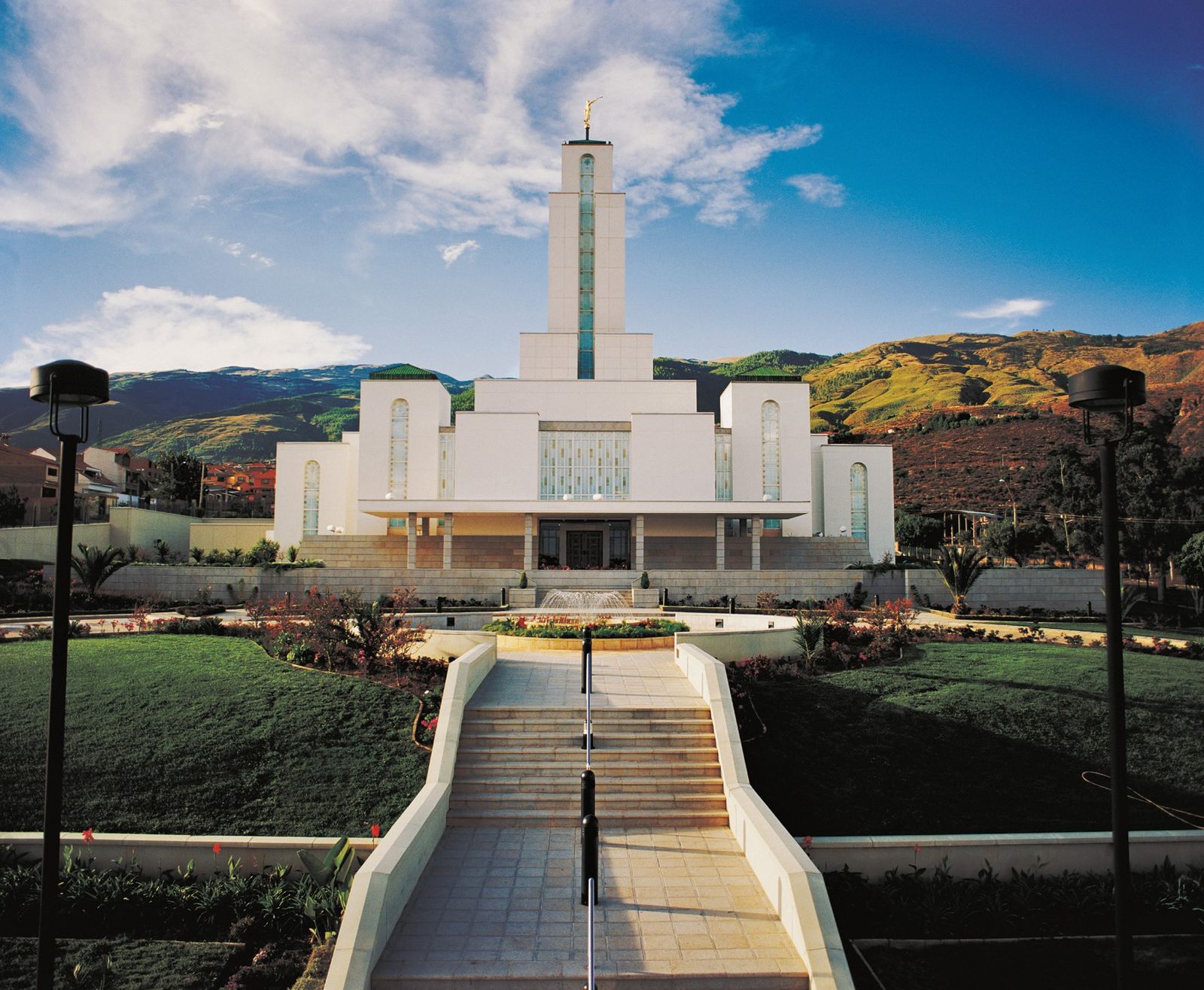 A front view of the Cochabamba Bolivia Temple on a sunny day.