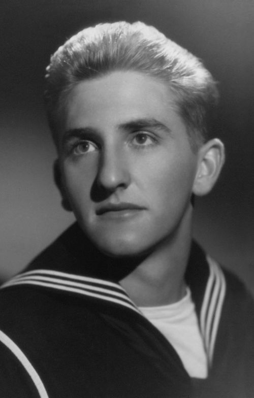 Thomas S. Monson com o uniforme da Marinha