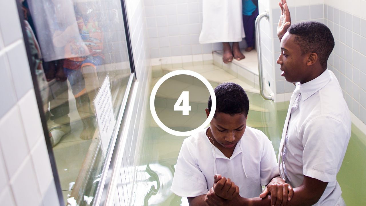 Baptême par immersion pour appartenir à l’Église de Jésus-Christ des Saints des Derniers Jours