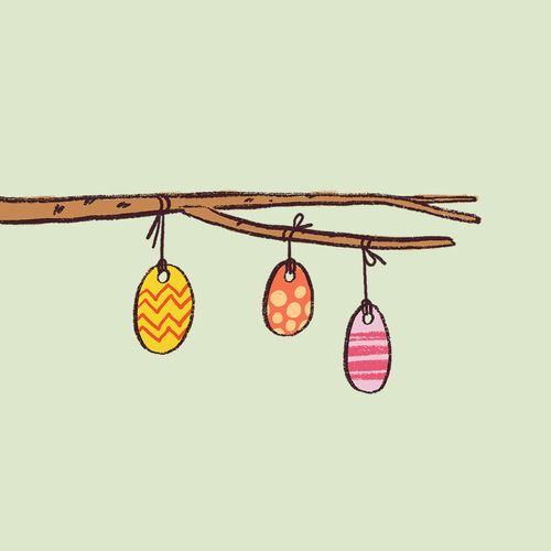 Пасхальные яйца висят на дереве