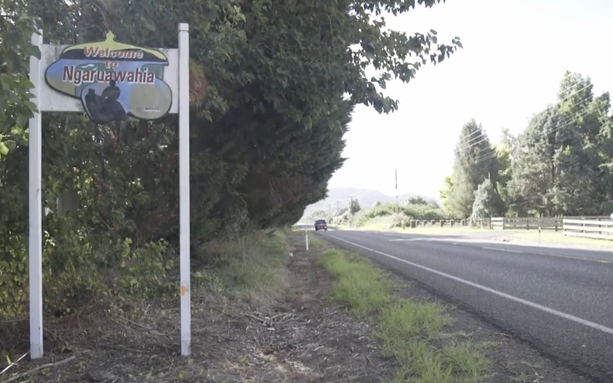「Ngaruawahiaへようこそ」の標識